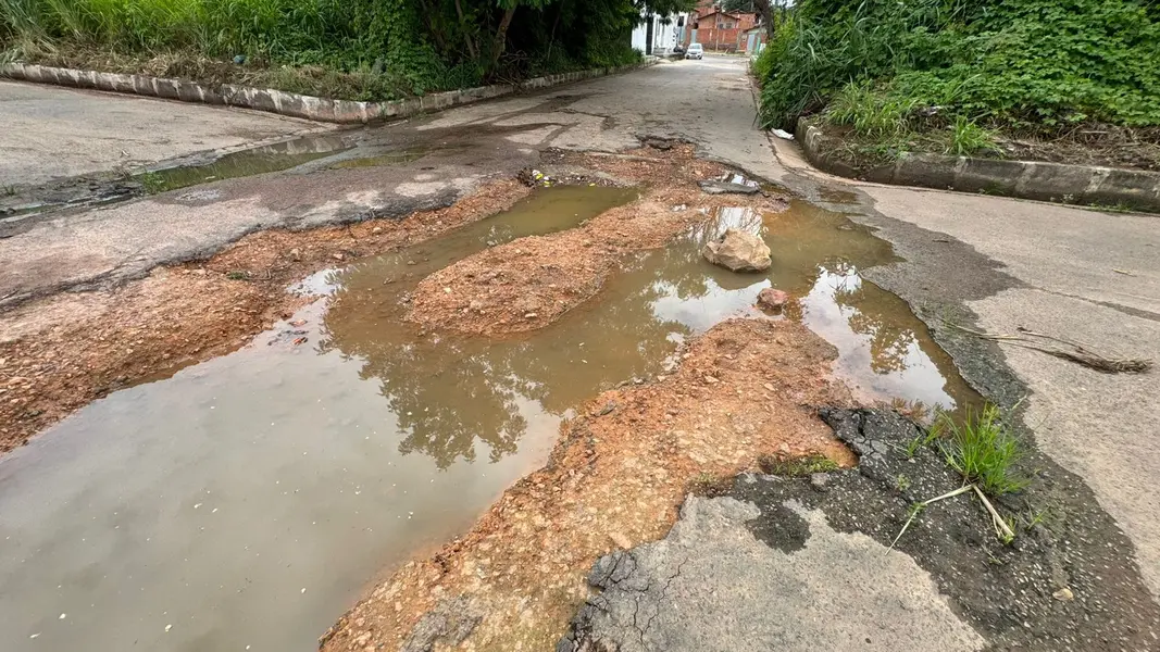 Ruas viram 'trajeto de rally' por descaso na zona Leste de Teresina