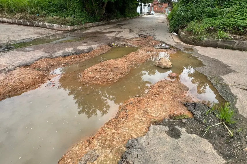 Ruas viram 'trajeto de rally' por descaso na zona Leste de Teresina