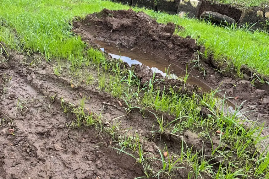 Ruas viram 'trajeto de rally' por descaso na zona Leste de Teresina