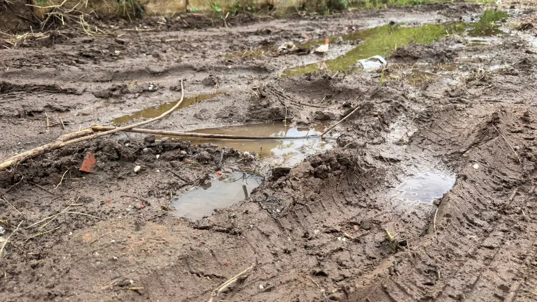 Ruas viram 'trajeto de rally' por descaso na zona Leste de Teresina