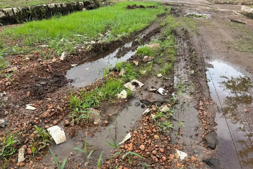 Ruas viram 'trajeto de rally' por descaso na zona Leste de Teresina
