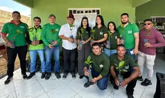 São João do Arraial entrega 1.200 mudas de caju a produtores rurais