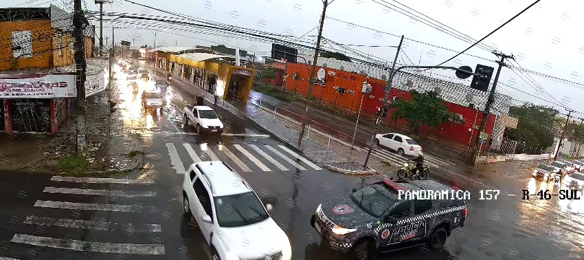 SPIA identifica carro furtado em tempo real e resulta em duas prisões em Teresina