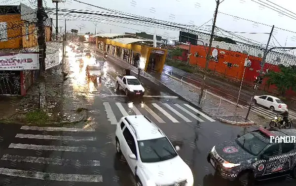 SPIA identifica carro furtado em tempo real e resulta em duas prisões em Teresina