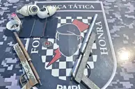 Suspeito de homicídio é preso com armas artesanais e moto da vítima no Piauí