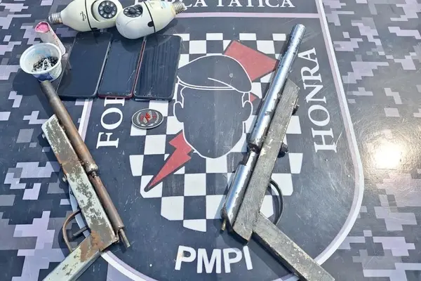 Suspeito de homicídio é preso com armas artesanais e moto da vítima no Piauí