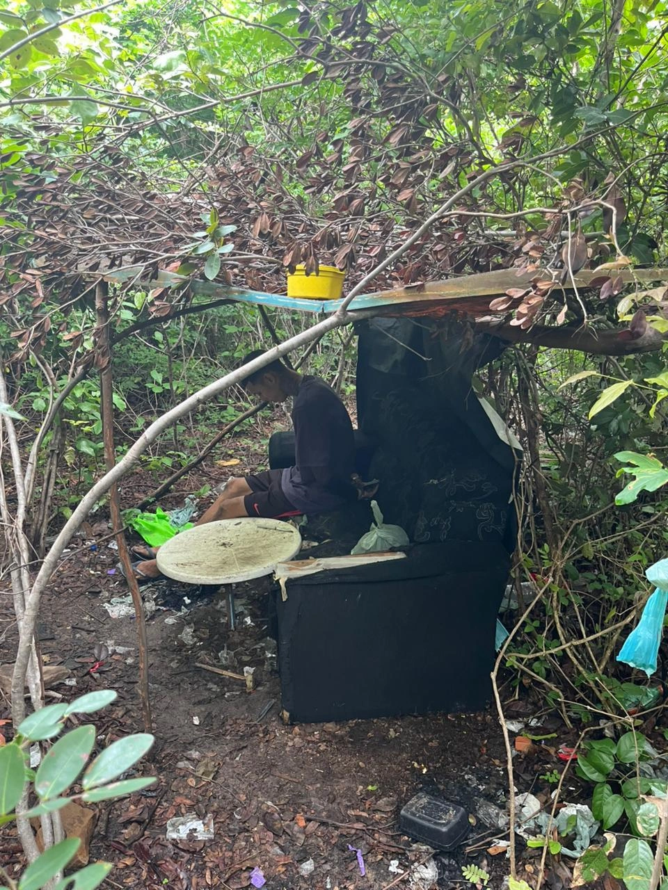 Suspeito de tráfico é preso portando sacola com drogas dentro de mata em Parnaíba