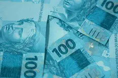 Uso recorrente do crédito pressiona a renda familiar.