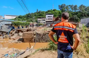Vistoria da Defesa Civil de Minas Gerais (Foto: Foto Dirceu Aurélio/ Agência Minas)