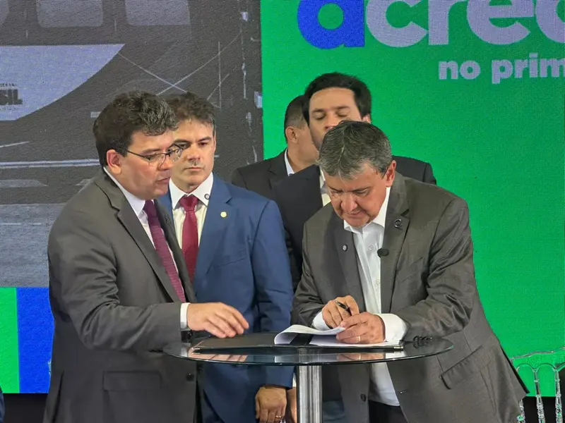 Wellington Dias lança ações sociais e entrega vans do MobSUAS em Teresina