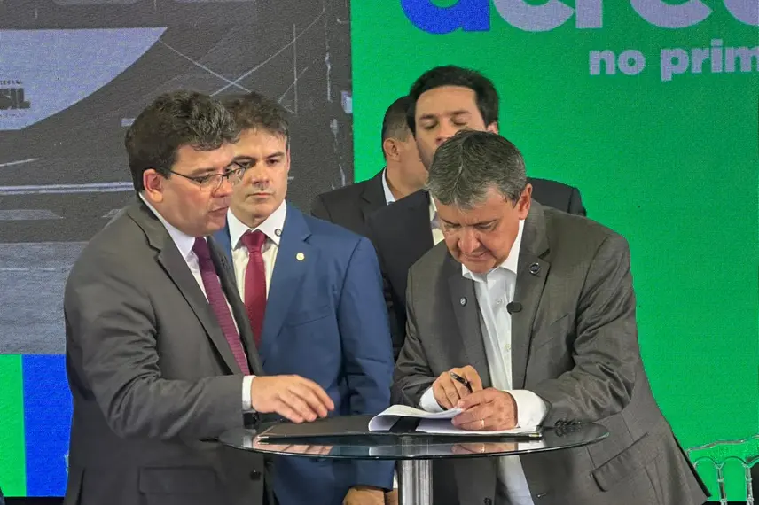 Wellington Dias lança ações sociais e entrega vans do MobSUAS em Teresina