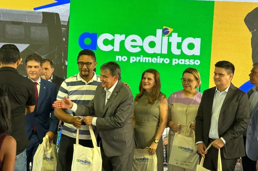 Wellington Dias lança ações sociais e entrega vans do MobSUAS em Teresina
