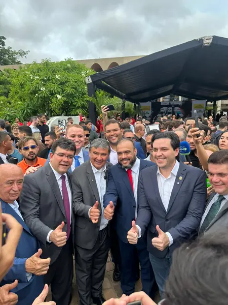 Wellington Dias lança ações sociais e entrega vans do MobSUAS em Teresina