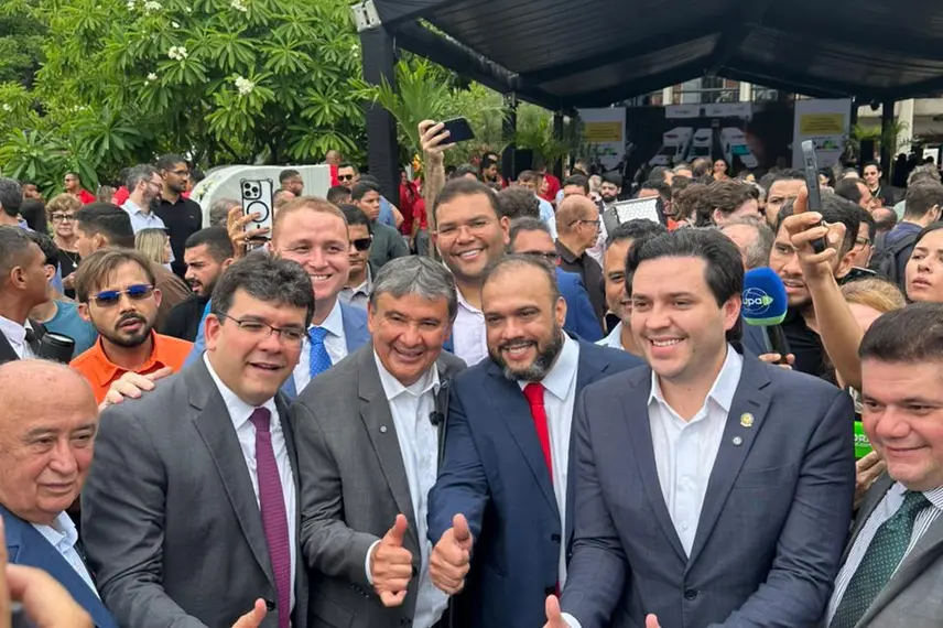 Wellington Dias lança ações sociais e entrega vans do MobSUAS em Teresina