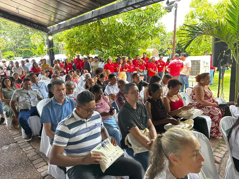 Wellington Dias lança ações sociais e entrega vans do MobSUAS em Teresina