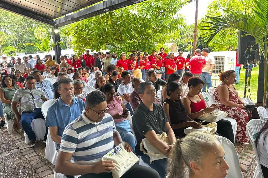 Wellington Dias lança ações sociais e entrega vans do MobSUAS em Teresina