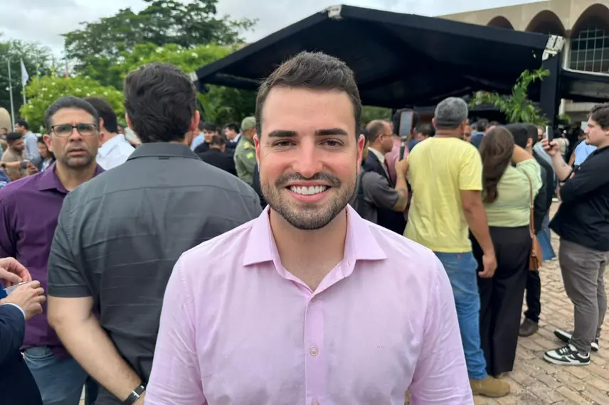 Wellington Dias lança ações sociais e entrega vans do MobSUAS em Teresina