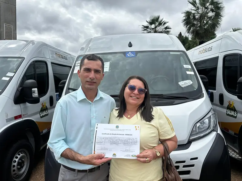 Wellington Dias lança ações sociais e entrega vans do MobSUAS em Teresina