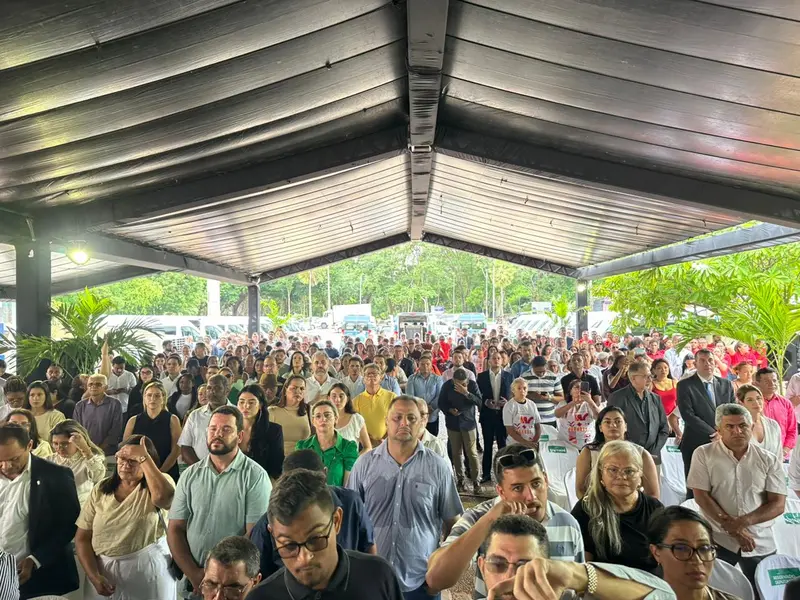 Wellington Dias lança ações sociais e entrega vans do MobSUAS em Teresina