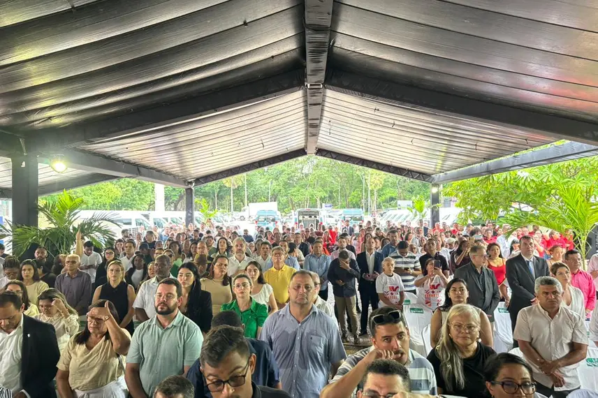 Wellington Dias lança ações sociais e entrega vans do MobSUAS em Teresina