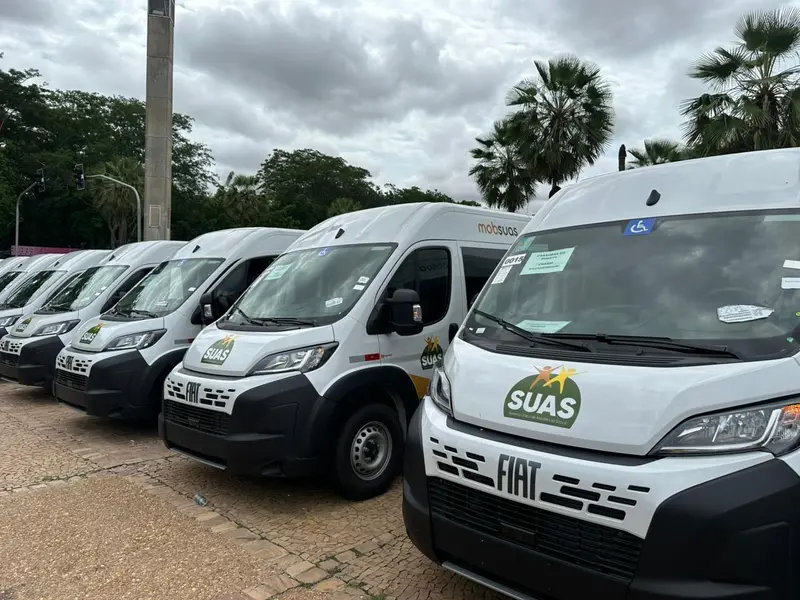 Wellington Dias lança ações sociais e entrega vans do MobSUAS em Teresina