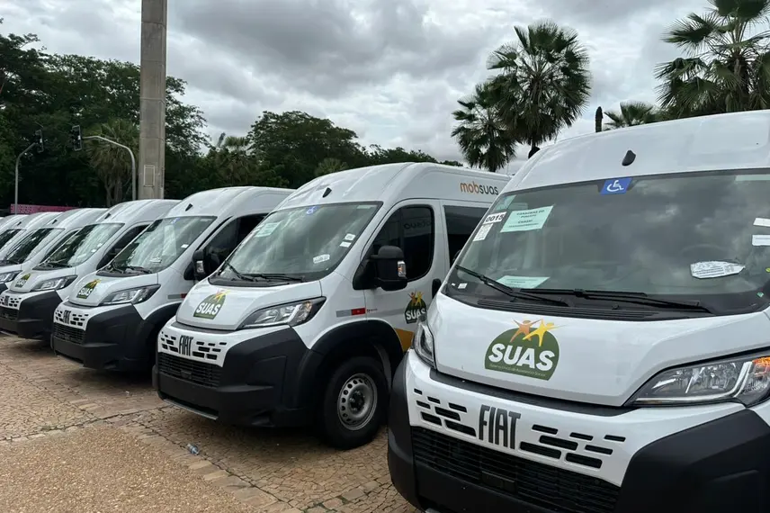 Wellington Dias lança ações sociais e entrega vans do MobSUAS em Teresina