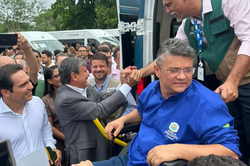 Wellington Dias lança ações sociais e entrega vans do MobSUAS em Teresina