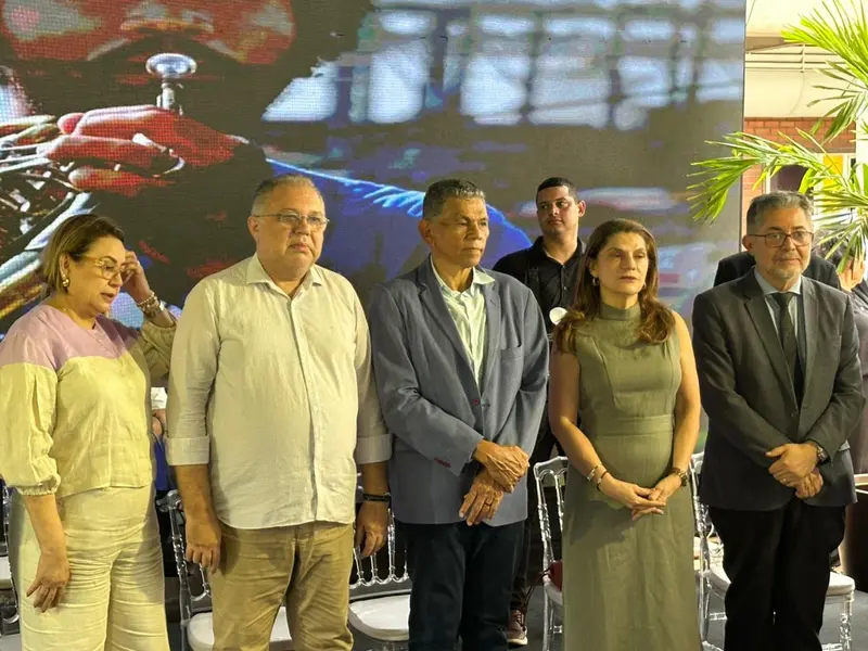 Wellington Dias lança ações sociais e entrega vans do MobSUAS em Teresina