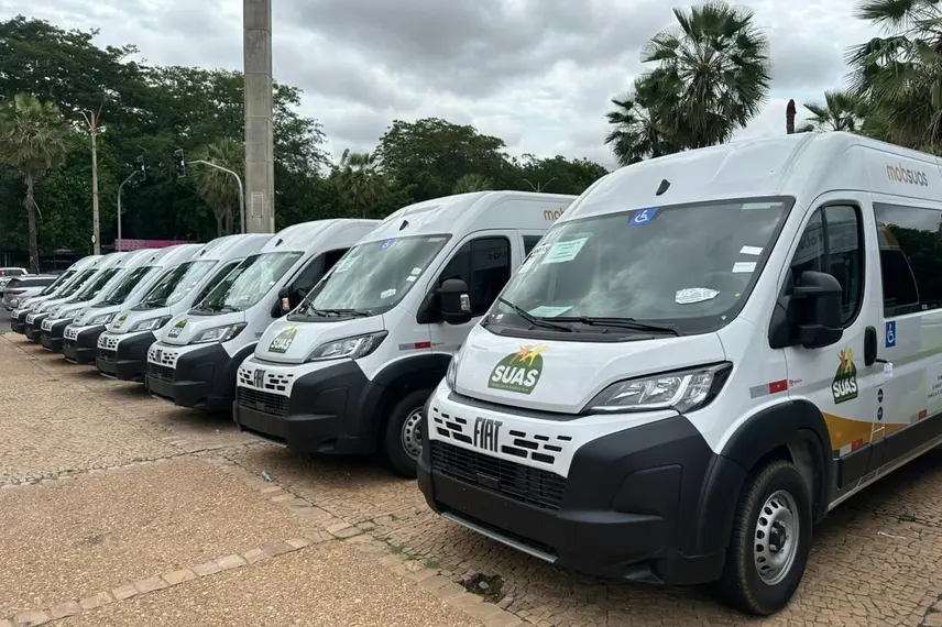 Wellington Dias lança ações sociais e entrega vans do MobSUAS em Teresina