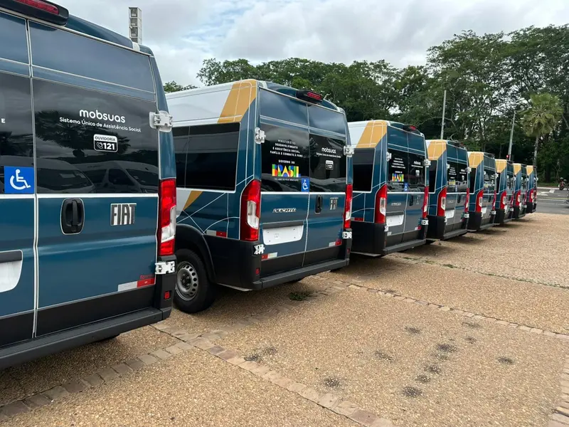 Wellington Dias lança ações sociais e entrega vans do MobSUAS em Teresina