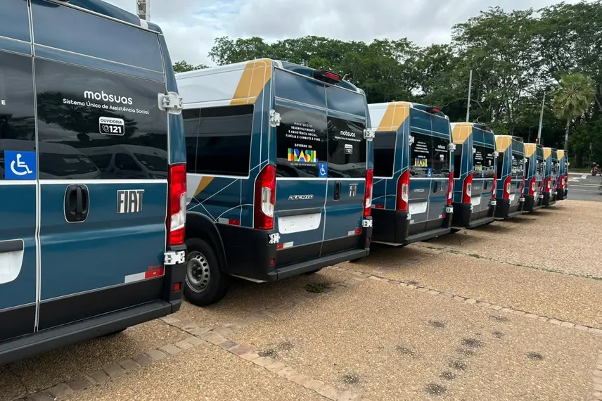 Wellington Dias lança ações sociais e entrega vans do MobSUAS em Teresina