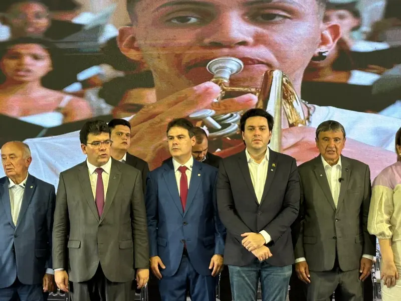 Wellington Dias lança ações sociais e entrega vans do MobSUAS em Teresina