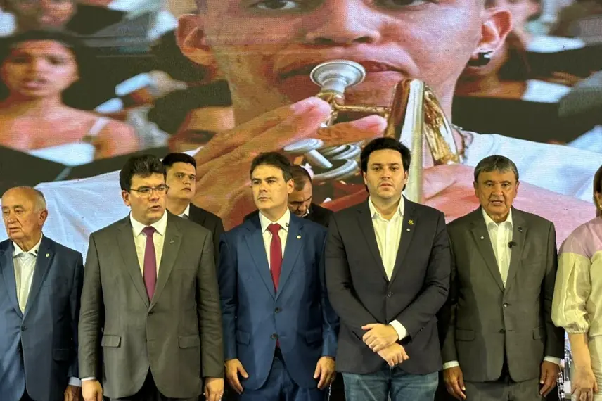 Wellington Dias lança ações sociais e entrega vans do MobSUAS em Teresina