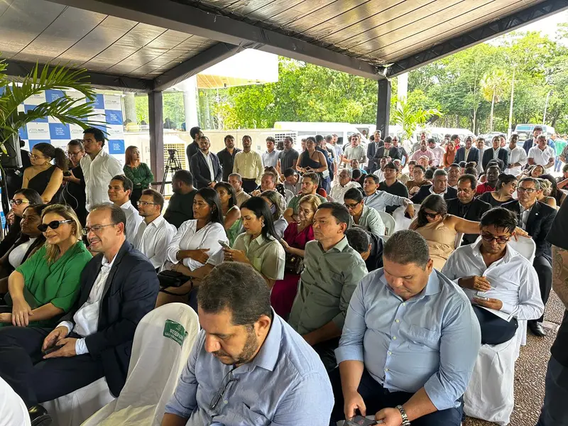 Wellington Dias lança ações sociais e entrega vans do MobSUAS em Teresina