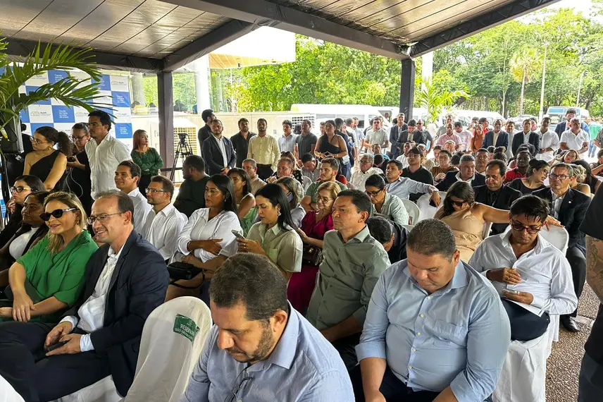 Wellington Dias lança ações sociais e entrega vans do MobSUAS em Teresina