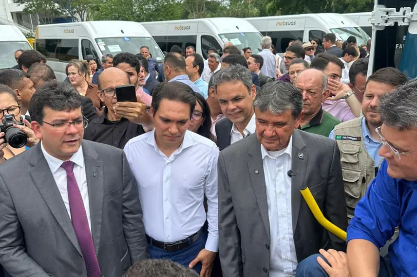 Wellington Dias lança ações sociais e entrega vans do MobSUAS em Teresina