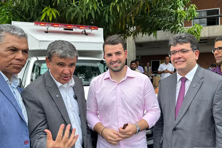 Wellington Dias lança ações sociais e entrega vans do MobSUAS em Teresina