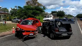 Acidente entre dois carros deixa três mortos da mesma família entre Cocal e Viçosa (Foto: Reprodução/CN7)
