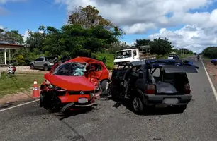 Acidente entre dois carros deixa três mortos da mesma família entre Cocal e Viçosa (Foto: Reprodução/CN7)
