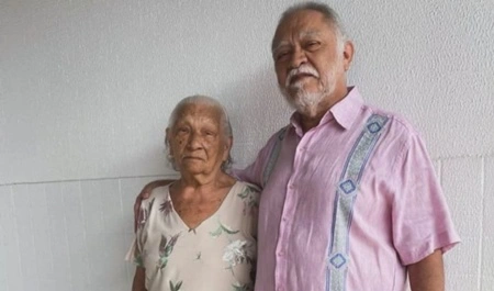 Acima Dolival Andrade ao lado da mãe, dona Maria de Jesus