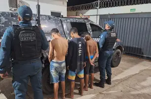 Adolescentes são apreendidos após roubos e perseguição na zona Sudeste de Teresina (Foto: Divulgação/PMPI)