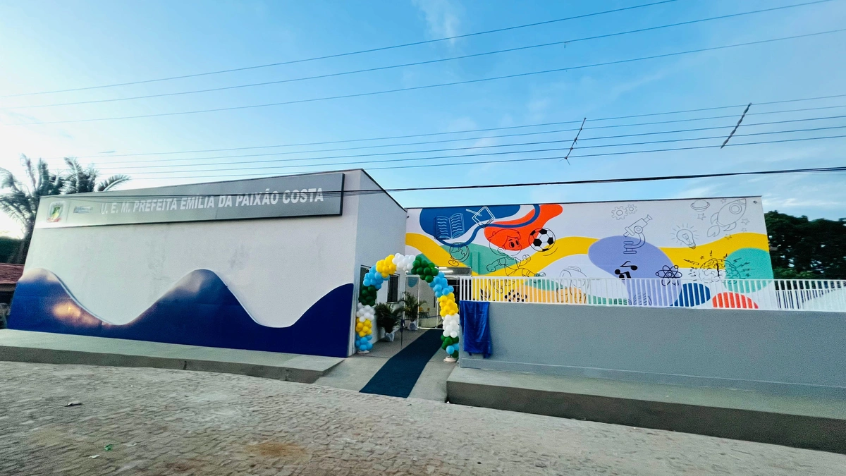 Amarante entrega reforma da Escola da Várzea e reforça compromisso com a educação