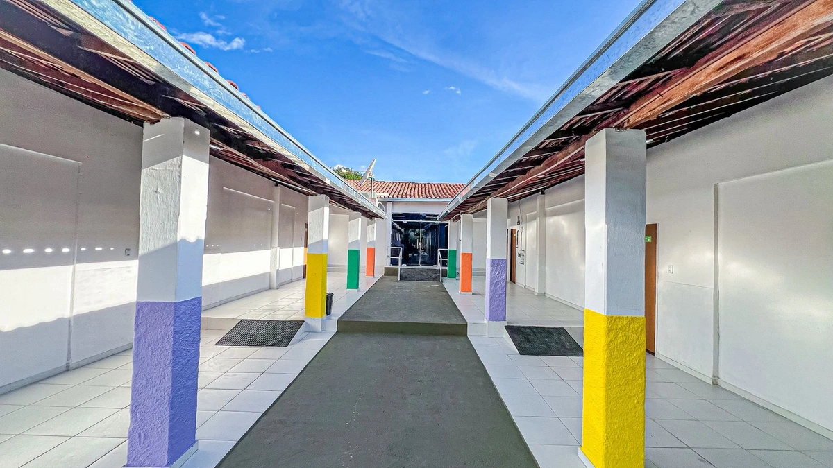 Amarante entrega reforma da Escola da Várzea e reforça compromisso com a educação