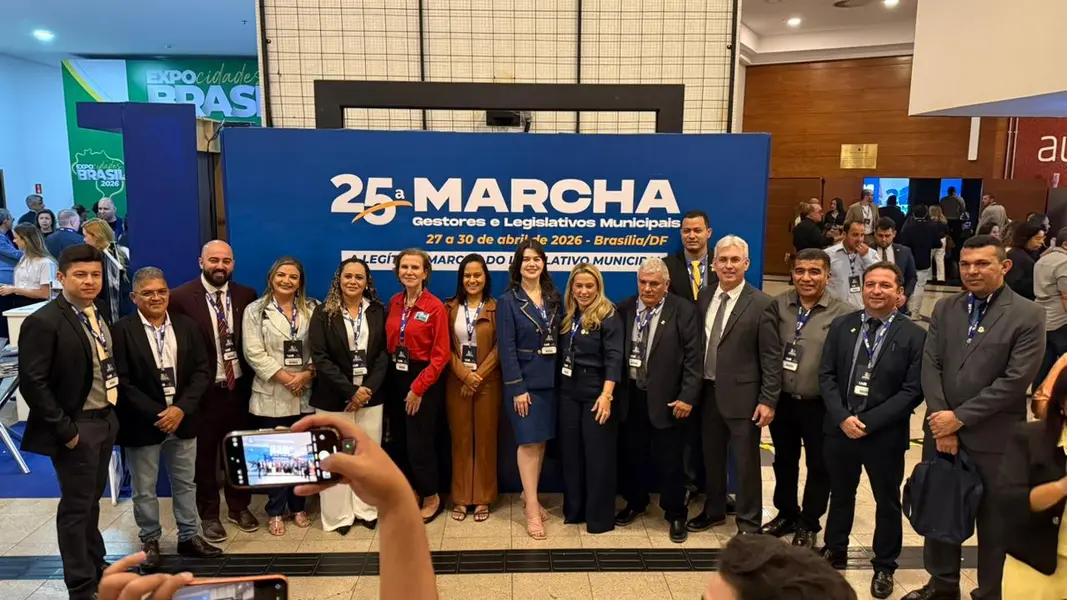Andréa Amaral e vereadores de Altos participam de Marcha em Brasília