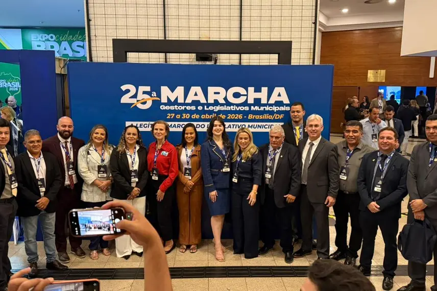Andréa Amaral e vereadores de Altos participam de Marcha em Brasília