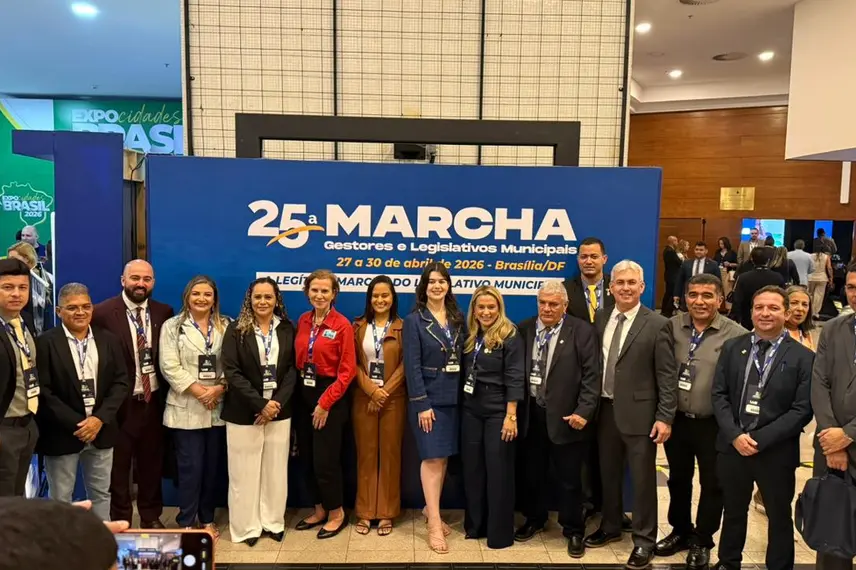 Andréa Amaral e vereadores de Altos participam de Marcha em Brasília