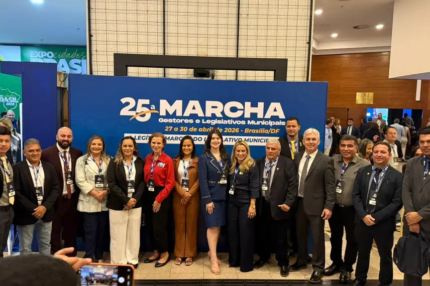 Andréa Amaral e vereadores de Altos participam de Marcha em Brasília