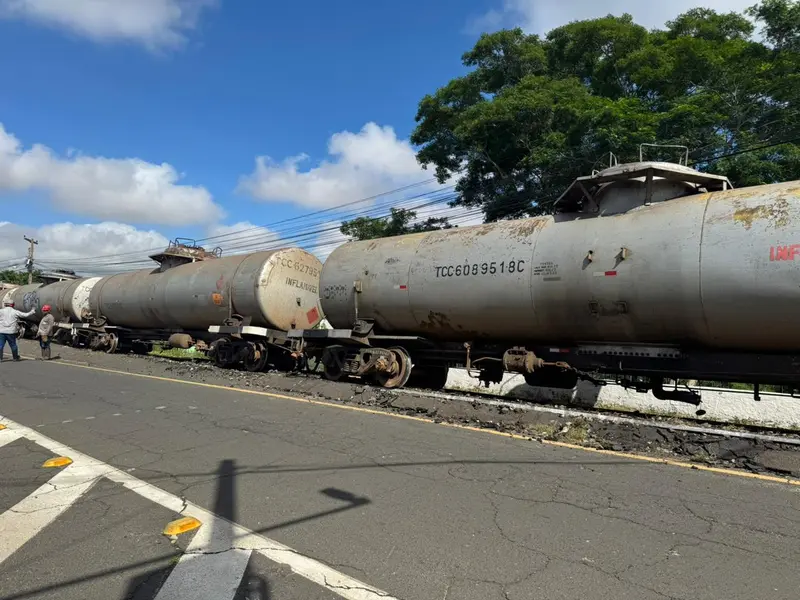 Após descarrilamento, Ponte Metálica segue bloqueada e causa transtornos
