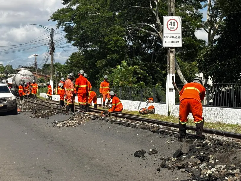 Após descarrilamento, Ponte Metálica segue bloqueada e causa transtornos