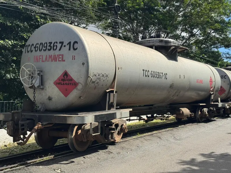 Após descarrilamento, Ponte Metálica segue bloqueada e causa transtornos